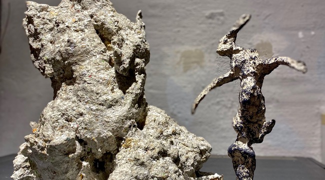 In Bronze und Papier